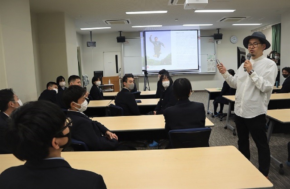 「夢を持ち、楽しく生きよう」／詩人きむさん講演